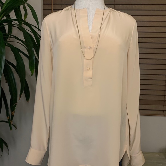 VINCE Silk Blouse 💖 EUC - Picture 1 of 3